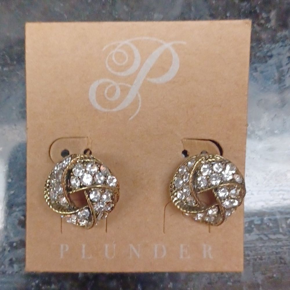 “Shelly” earrings by Plunder